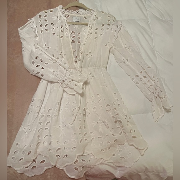 White Saylor Eyelet dress. Size XS - Picture 3 of 4